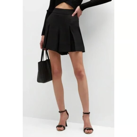 SPANX Pants - SPANX Carefree Crepe Pleated Shorts Medium Black High Rise Pull On